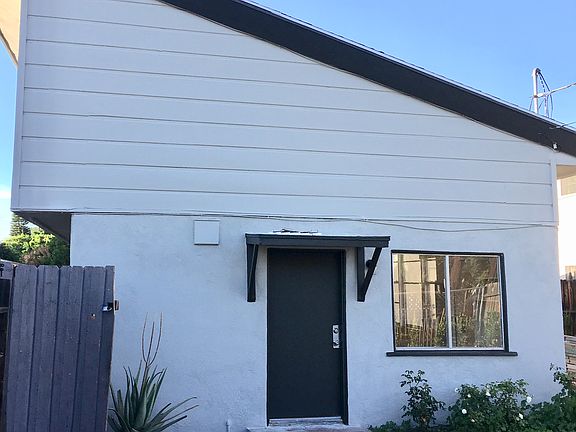 3rd image of 15931 Vanowen St
