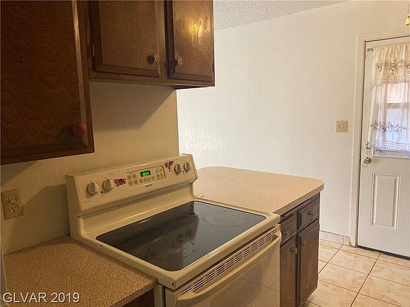 4th image of 3244 Nottingham Dr