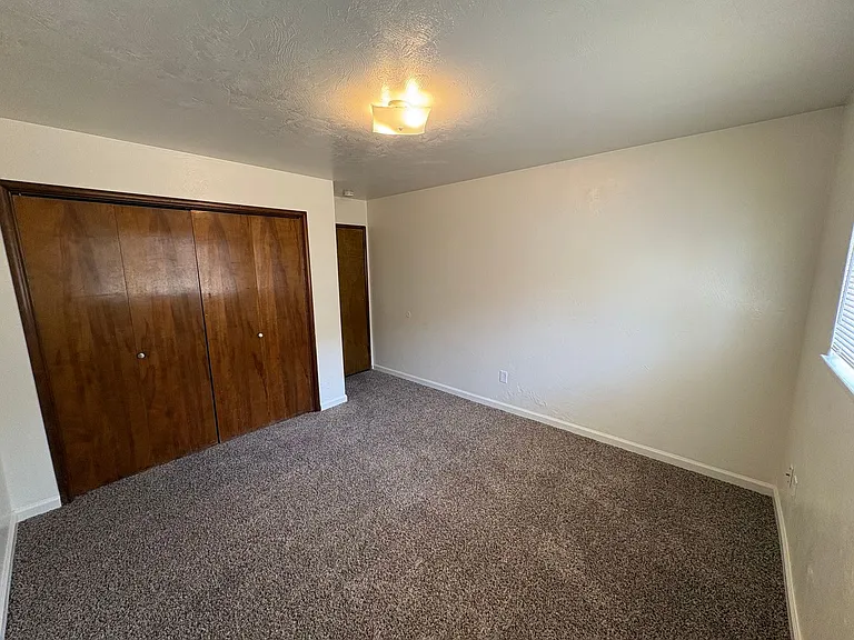 2943 W Ashland Ave — Photo 11