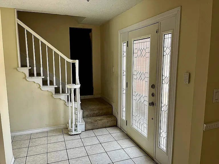 3 bed, 2.5 bath, 1928 sqft, $1,995 — Photo 2