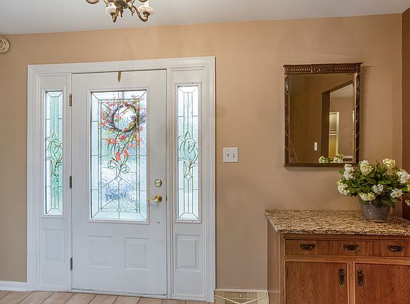 5th image of 27891 W Lakeview Dr N