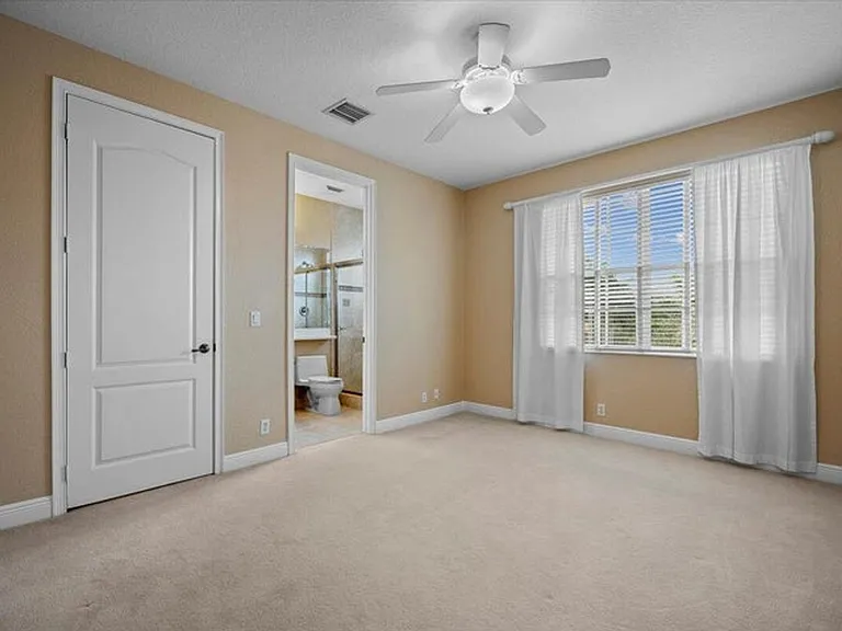 4902 Vine Cliff Way E — Photo 12
