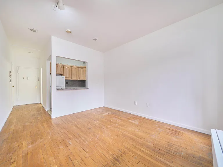 458 W 52nd St #2C — Photo 5