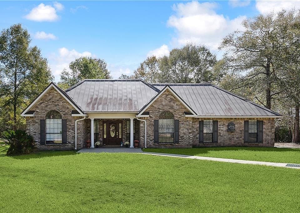 1st image of 39416 Oakhill Ln
