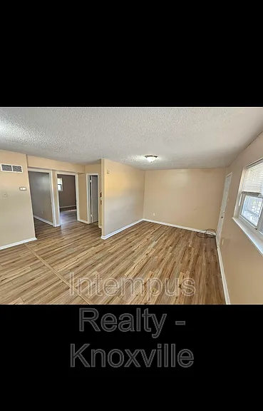 328 Dahlia Dr — Photo 2