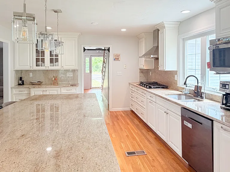 16 Westside Dr — Photo 14