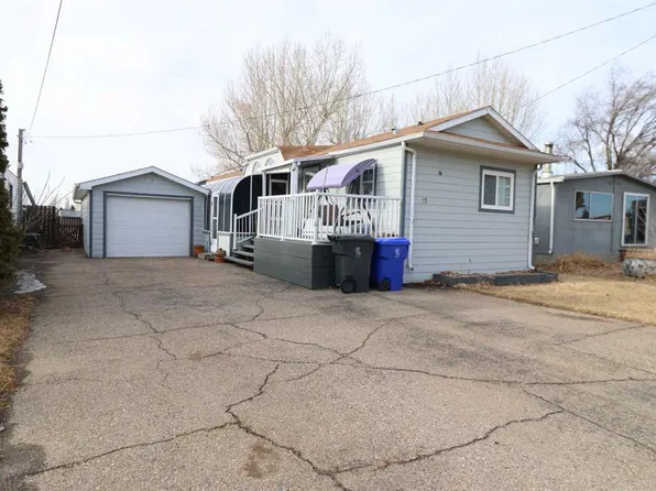 317 4th St E, Bow Island, AB T0K 0G0