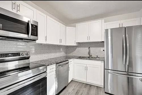 300 Waterway Dr S Photo 1