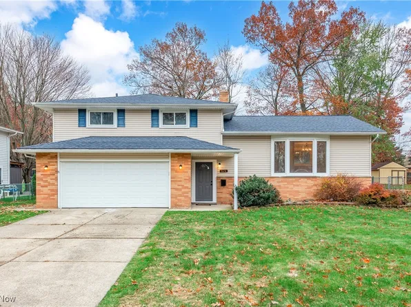 826 E Dartmoor Ave, Seven Hills, OH 44131