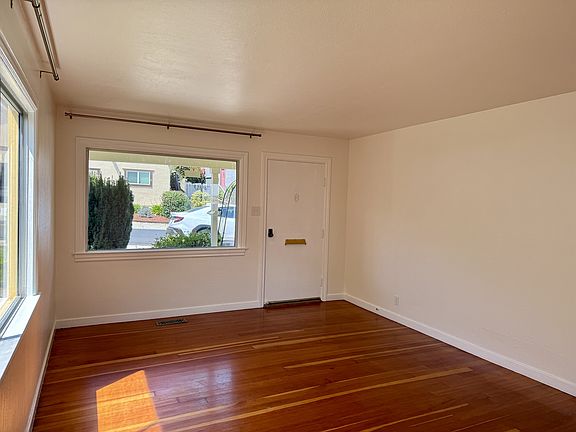 5th image of 676 Spruce Ave