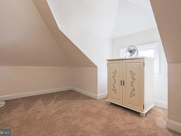 215 Clarendon Ave — Photo 49