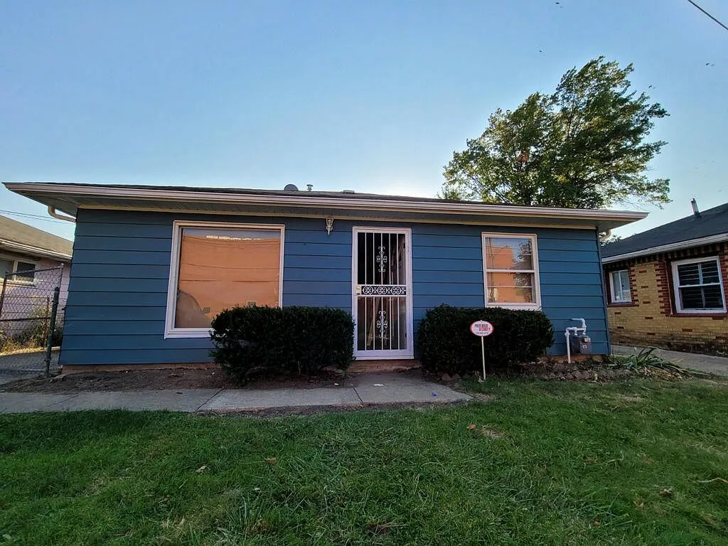 886 Wayside Rd photo 1