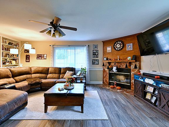 2nd image of 116 Stoneham Ct