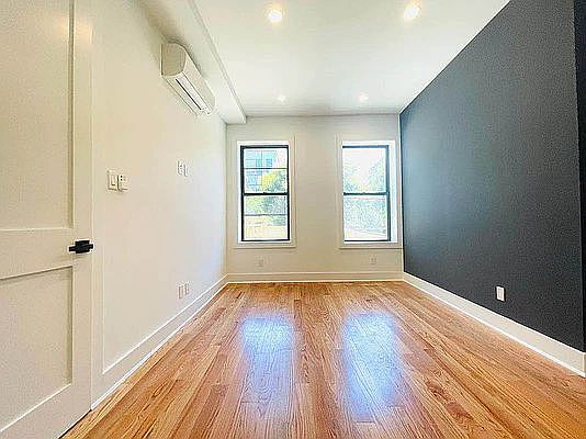 4th image of 490 Chauncey St #1D