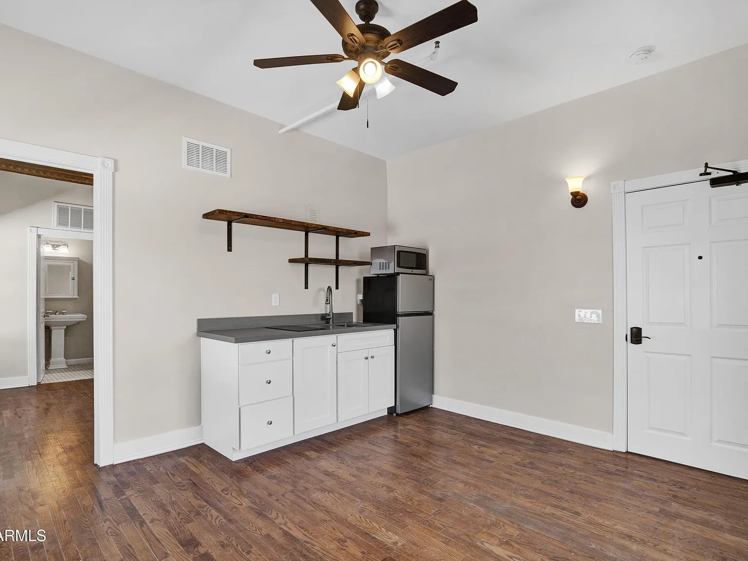 1 bed, 1.0 bath, 393 sqft, $1,250 — Photo 1