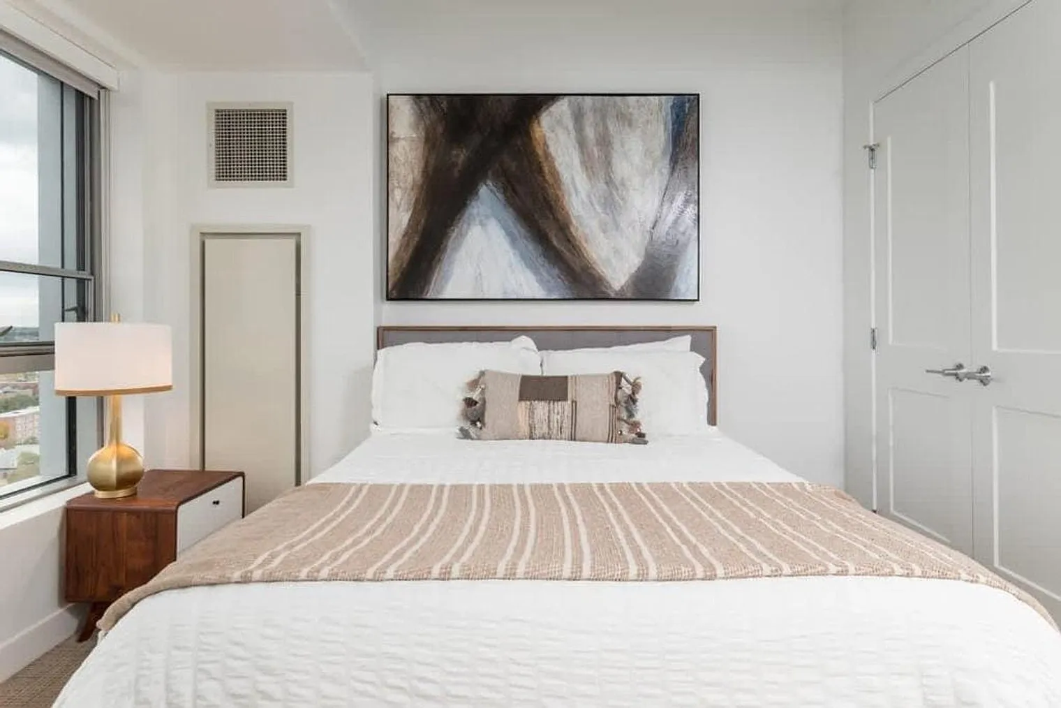 2 bed, 1.0 bath, $7,967 — Photo 3