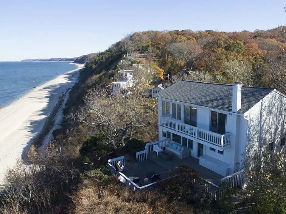 126 Cliff Rd E