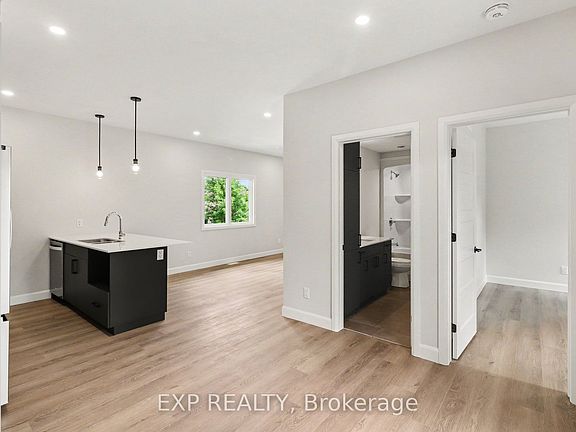 4th image of 1089 Notre Dame St #3