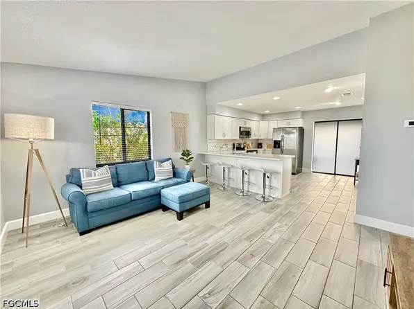 4903 Vincennes St APT 210, Cape Coral, FL 33904