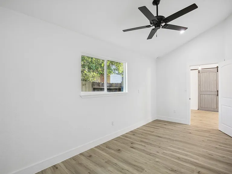 11615 Henley Dr — Photo 16