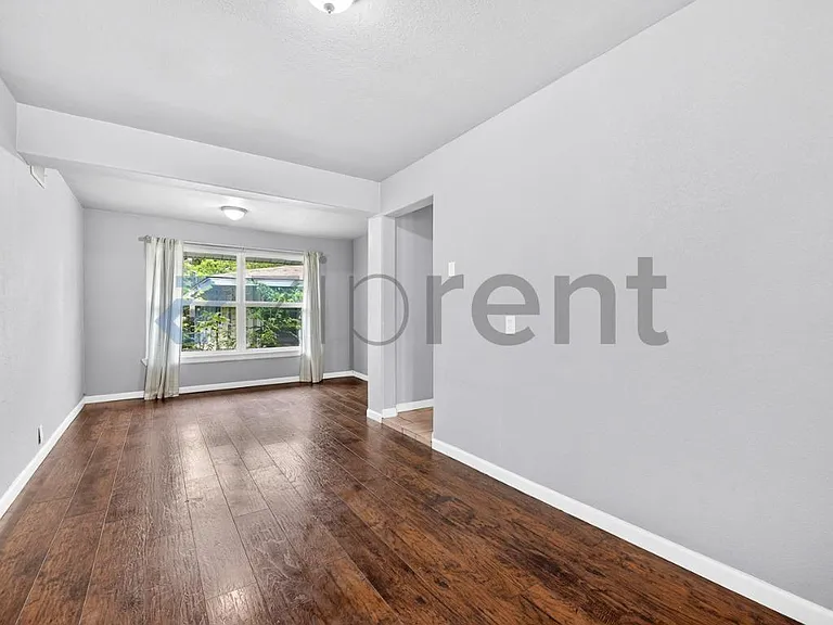 2332 Grandview Dr — Photo 21