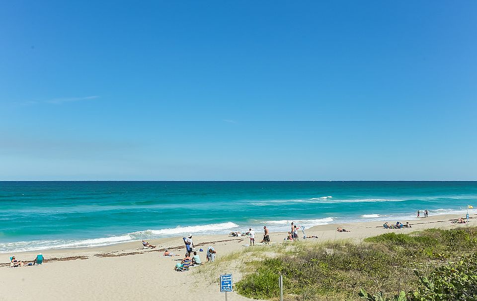 Walk to the Juno Beach