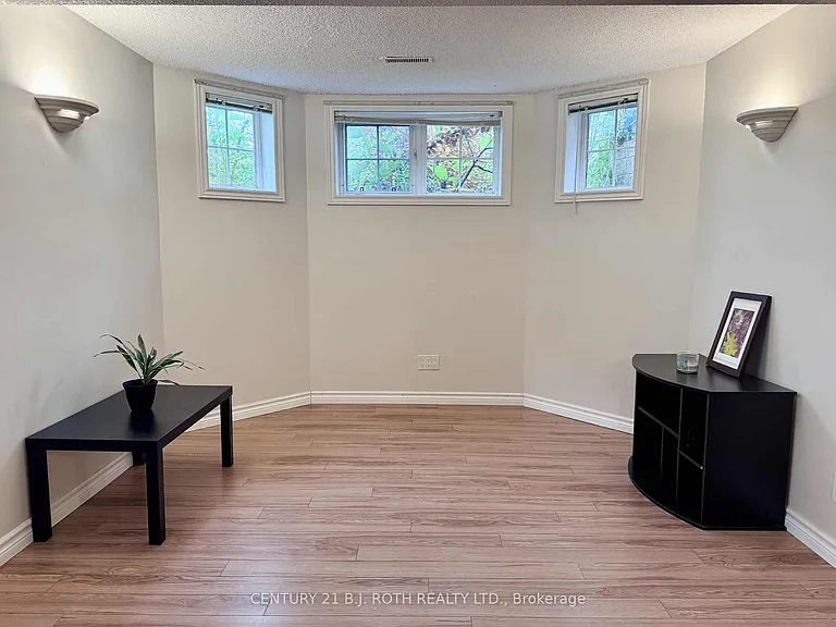 22 Mapleton Ave #LOWER — Photo 8