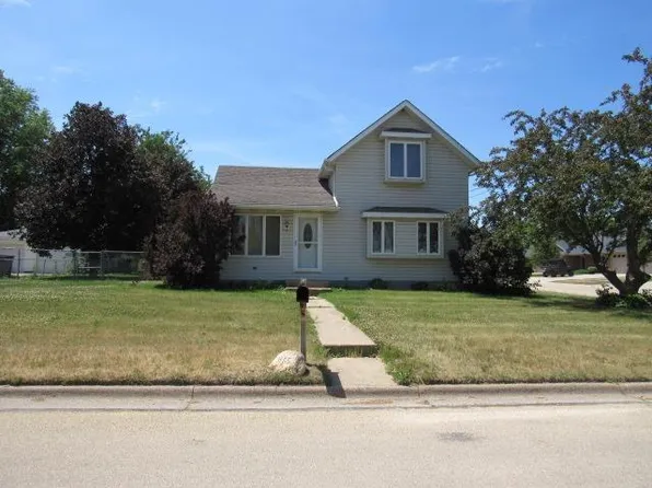 855 N Maple St, Monticello, IA 52310