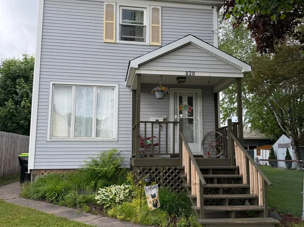 820 Lizzie St, Sault Sainte Marie, MI 49783