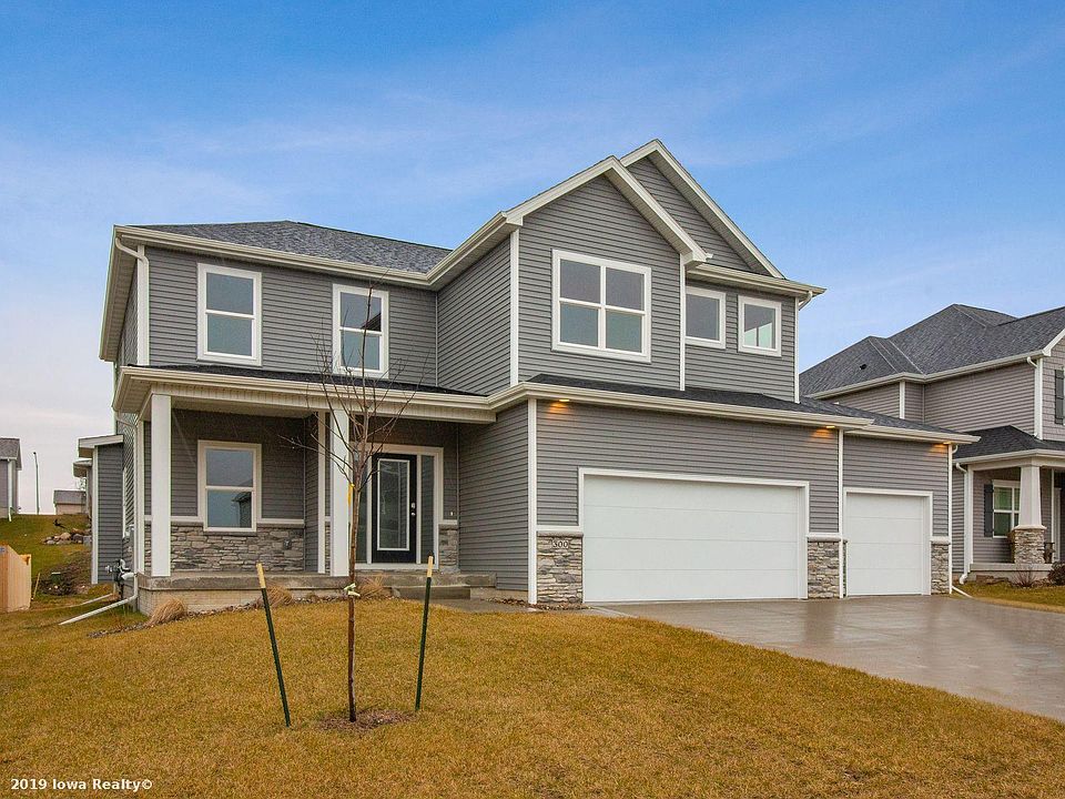 1st image of 300 NE Prairie Wolf Dr