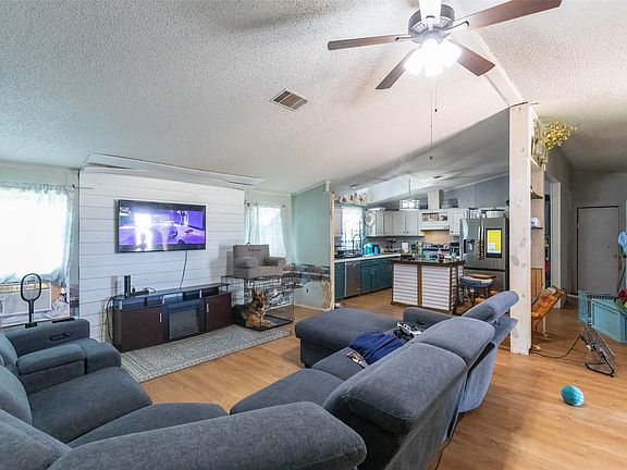 5th image of 4045 Sue Ellen Dr