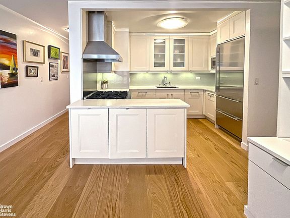 5th image of 200 E 61st St APT 9A