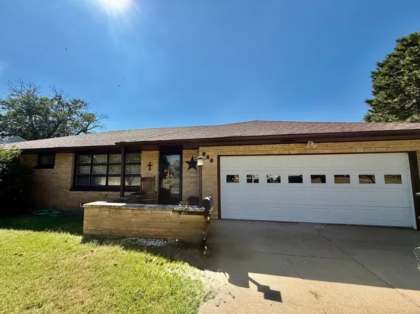 826 E 2nd St, Russell, KS 67665