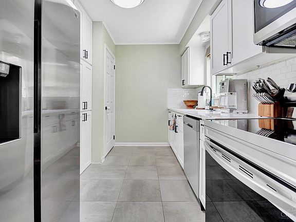 4th image of 1431 Collinsdale Ave