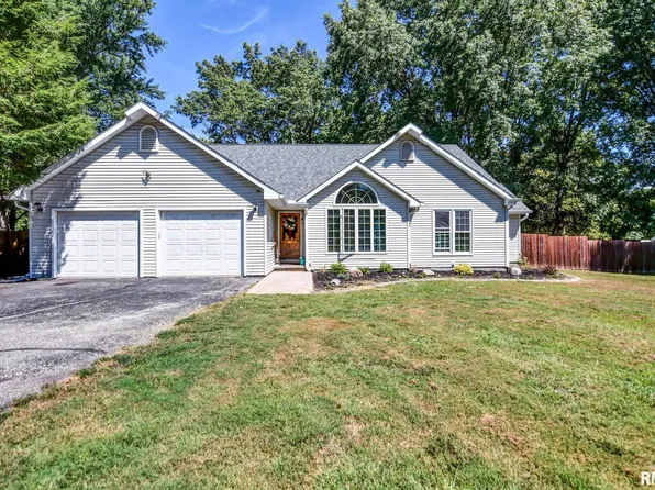 3415 Lincoln Trl, Taylorville, IL 62568