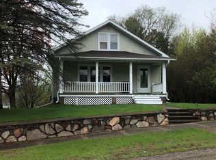 624 E East St, Iron Mountain, MI 49801