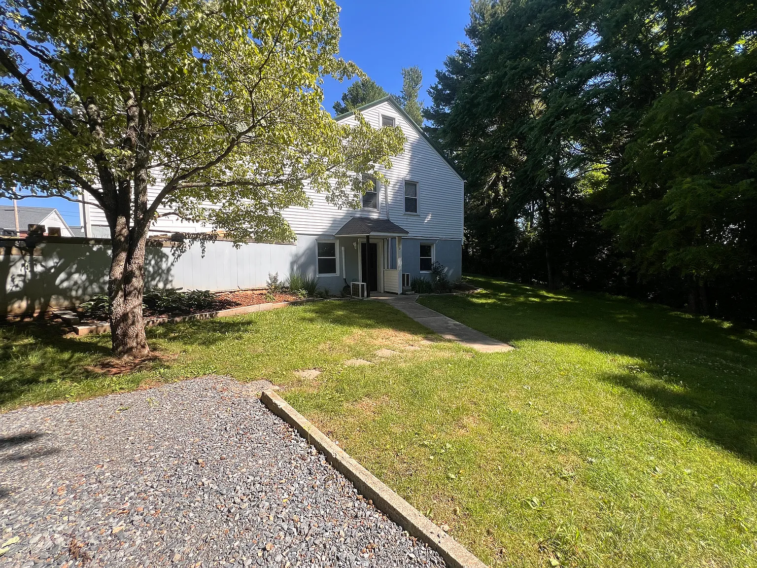 2 bed, 650 sqft, $1,450 — Photo 2