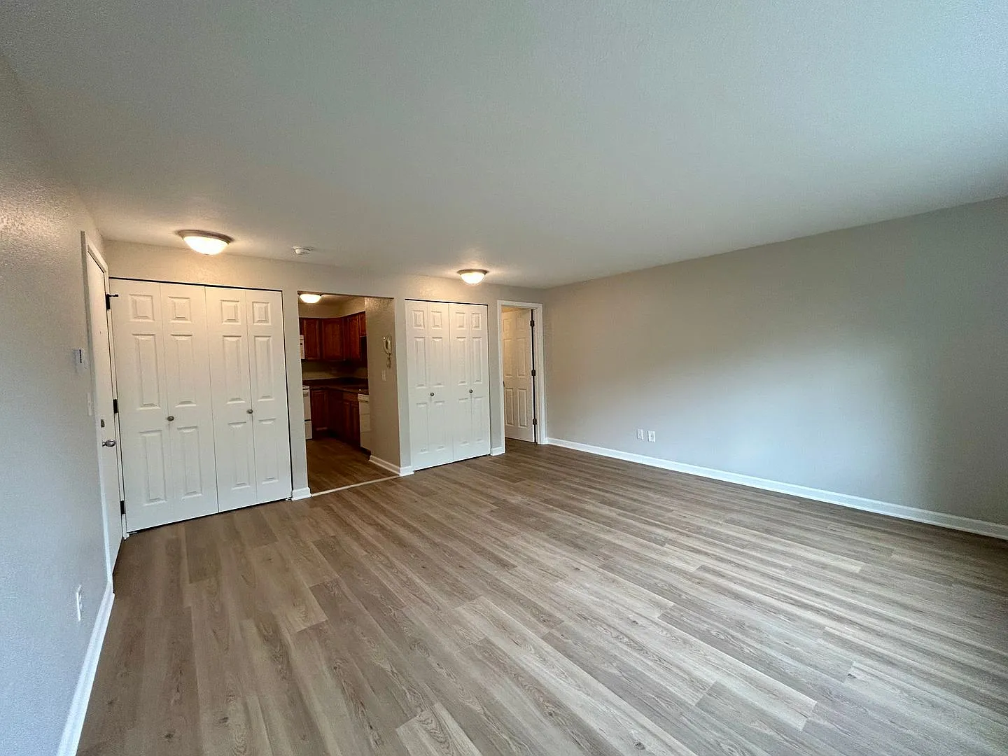 11722 Pinehurst - 8 Unit — Photo 3