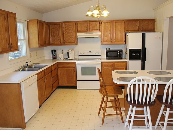 3rd image of 4390 E County Road 650 N