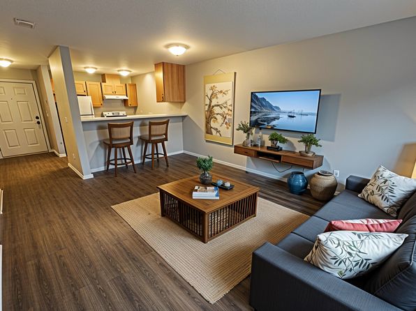 3418 NE 65th St APT 305