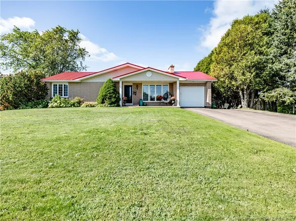 21 Richard Ave, Bouctouche, NB E4S 3T1