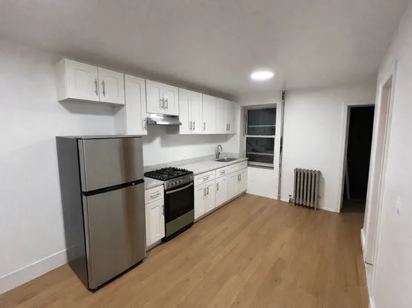 156 Willoughby Avenue image 1 of 4