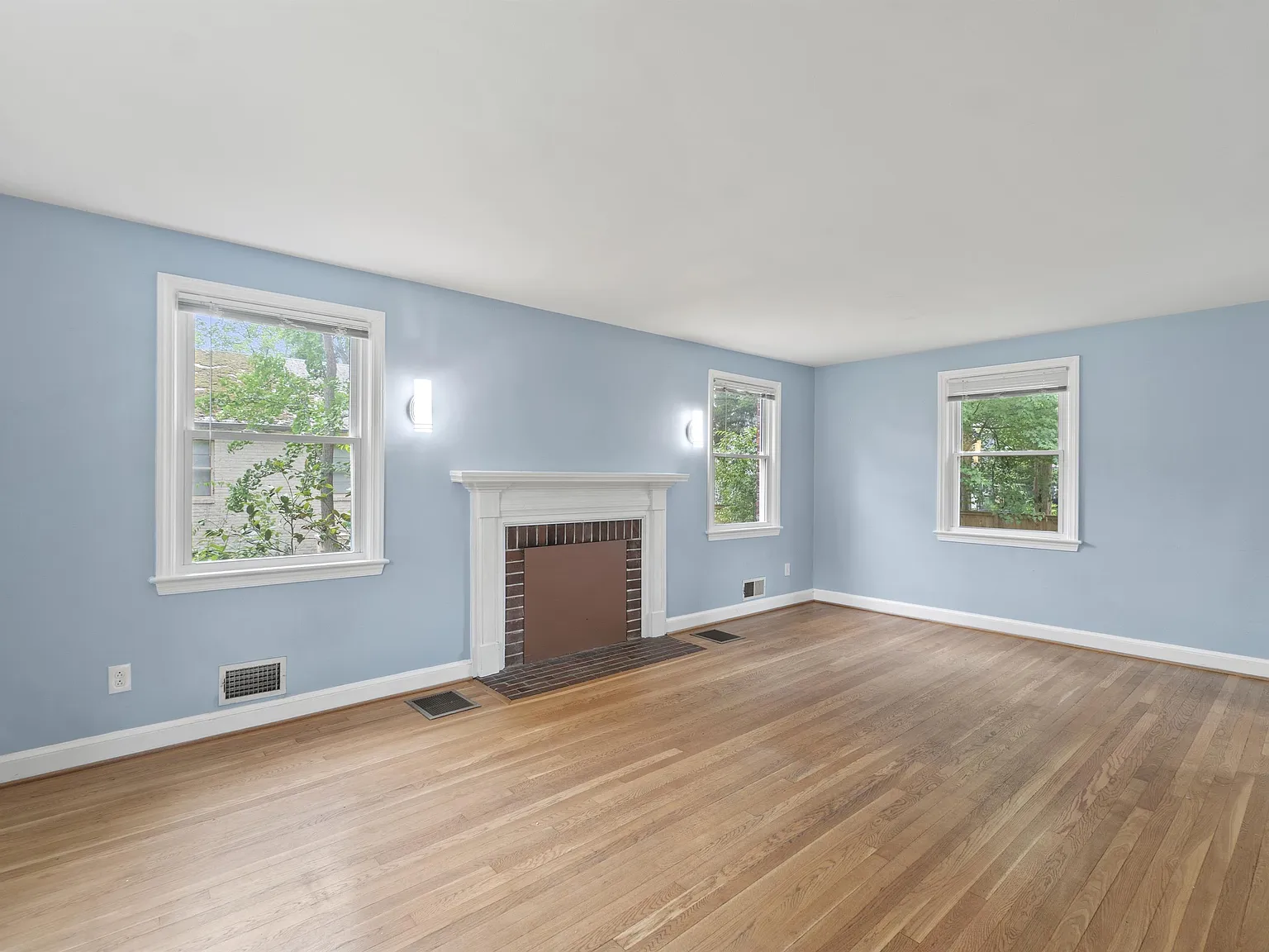 7210 Dartmouth Avenue - 1 — Photo 3