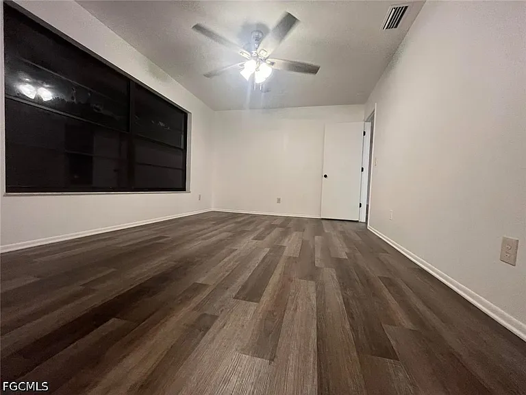 159 SE Santa Barbara Pl — Photo 8