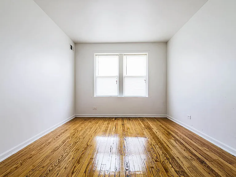 1145 N LeClaire — Photo 16