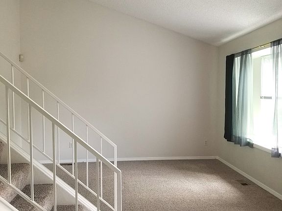 Living room with vaulted ceiling
(Photo taken from the kitchen)