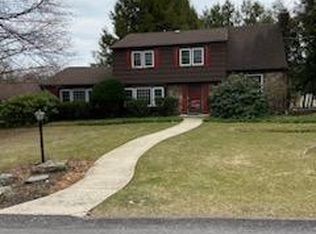 6 Colonial Rd, Dallas, PA 18612