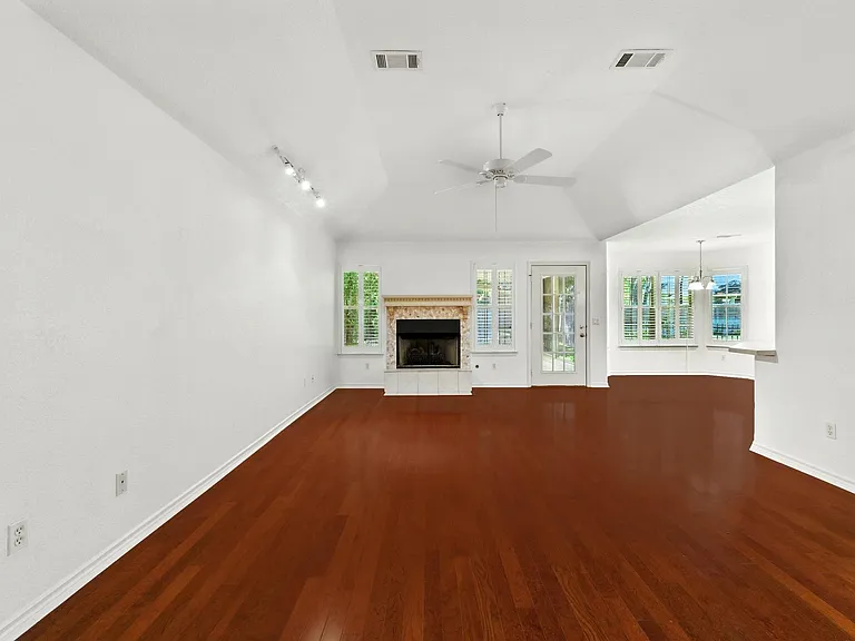 125 Melissa Ct — Photo 6