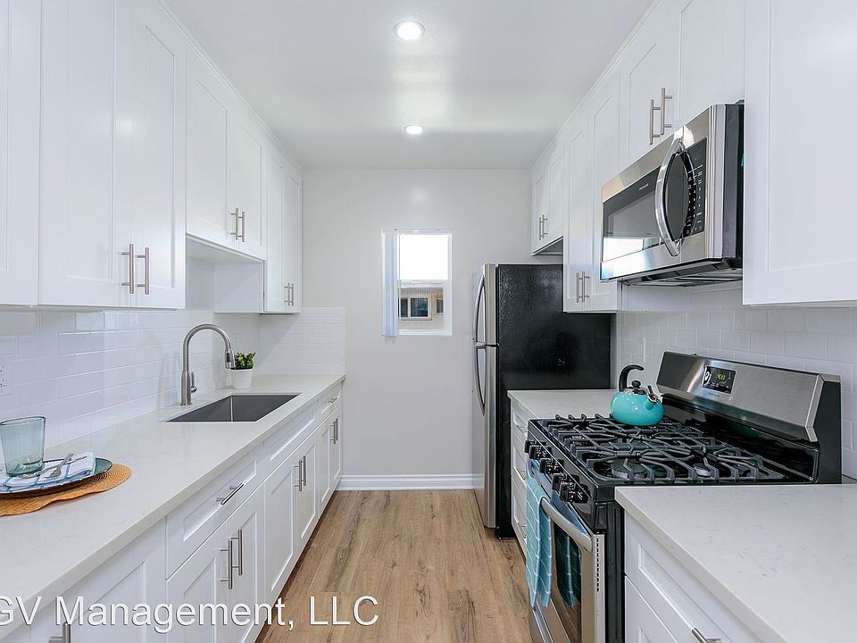 1st image of 1001 W Huntington Dr #10449921