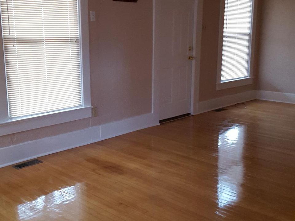 Large front room (living/dining)